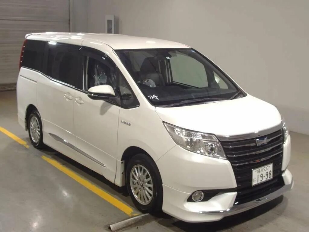 Минивэн Toyota Noah Hybrid 2015. Toyota Noah III (r80). Тойота Ноах гибрид 2015. Тойота Ноах r80 гибрид. Noah гибрид