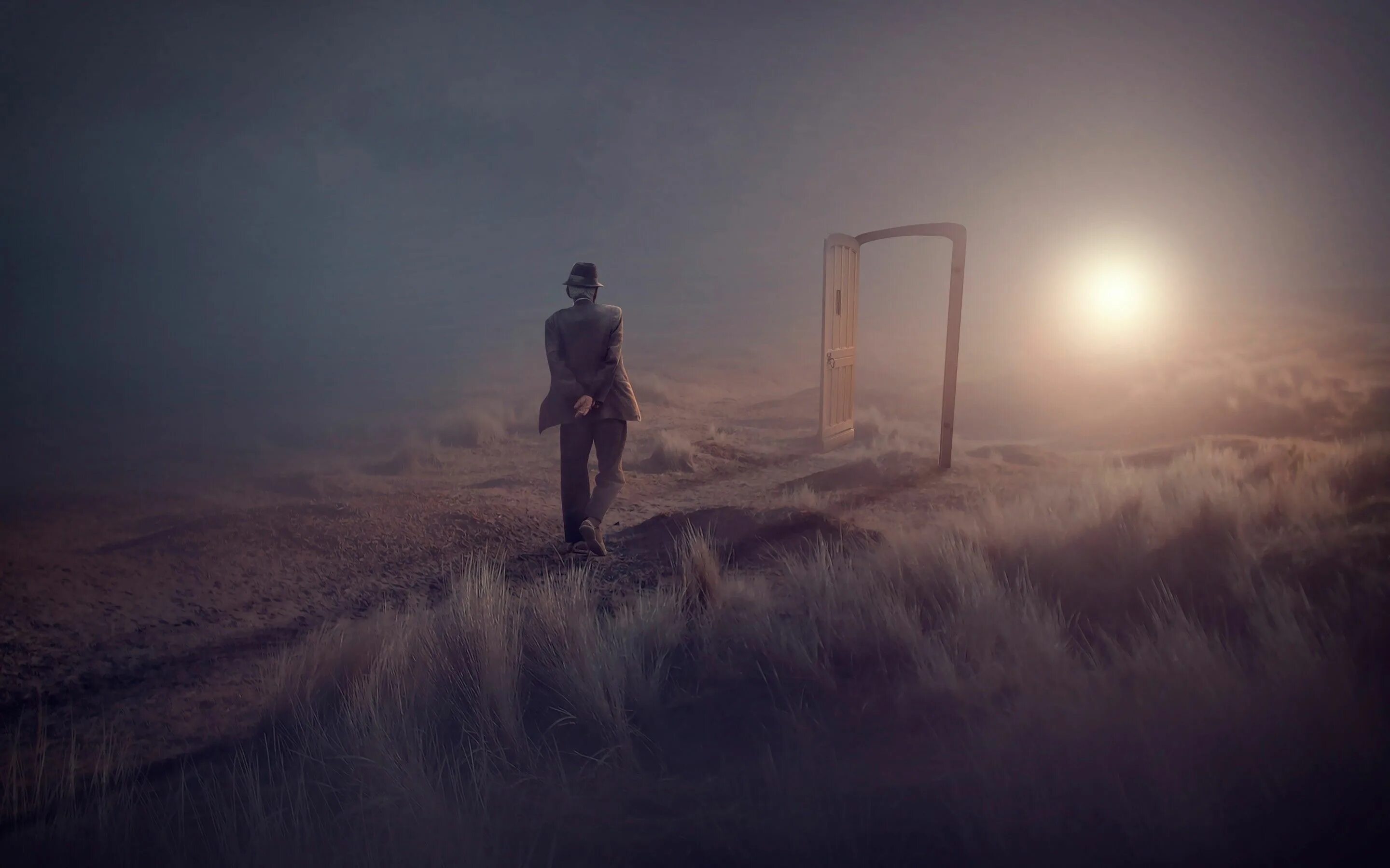 Man will die but not his ideas. Человек в тумане. Одинокий человек. Это одиночество. Одинокий человек арт.