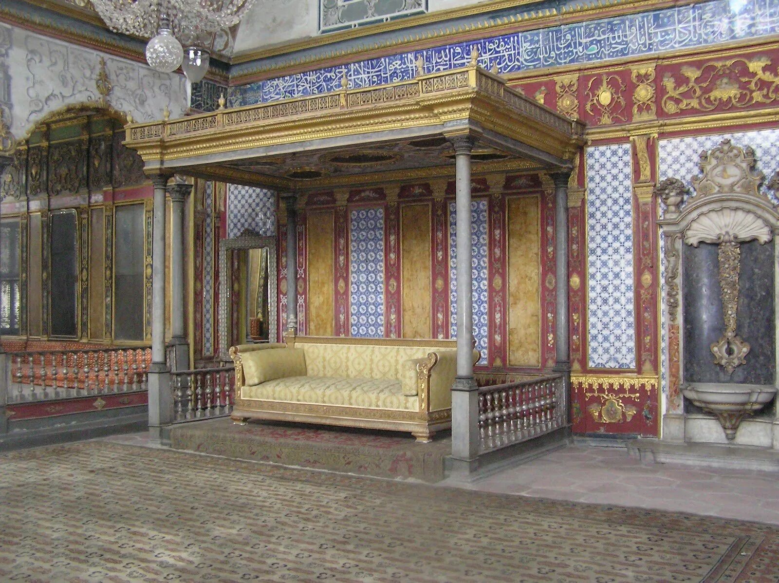 Какой дворец в холопе 2. Дворец Топкапы в Стамбуле. Дворец Султана Сулеймана в Стамбуле.