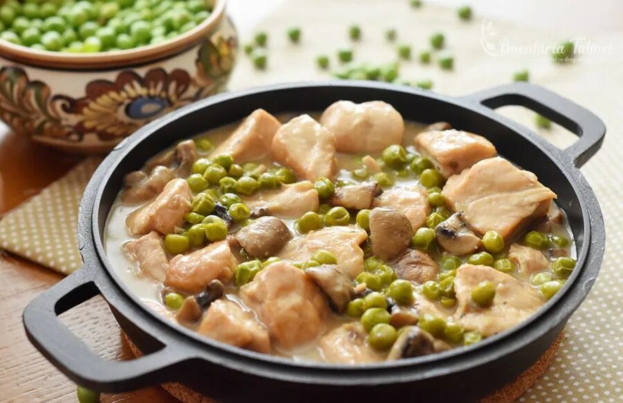 Курица с замороженным горошком