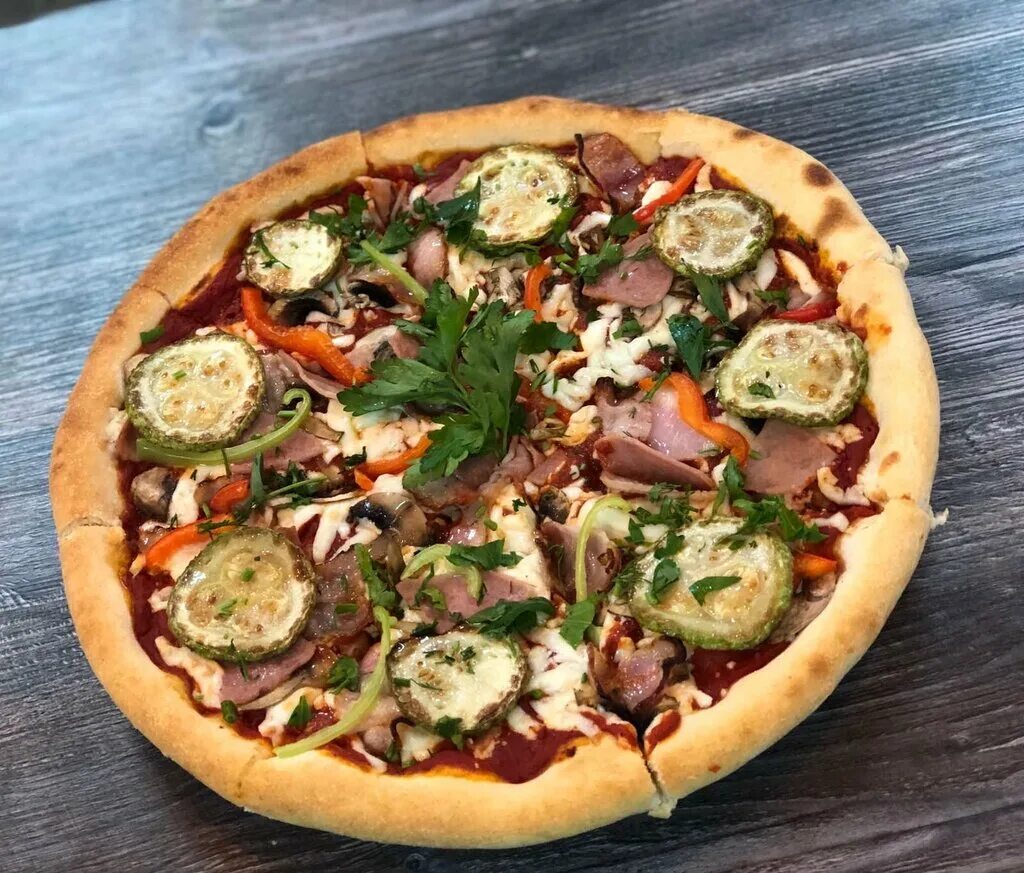 Такара пицца. Пицца саратов. Пицца на тархова. Такара пицца саратов. Пицца мясная.