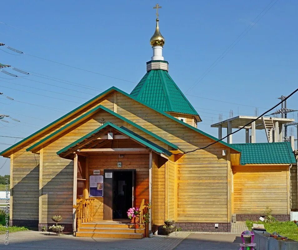 священник стахий лобачев дергачи. храм святителя луки в митино. церковь равноапостольного владимира в митино служитили. храм воздвижения креста господня в митино. крестовоздвиженский храм в митино.