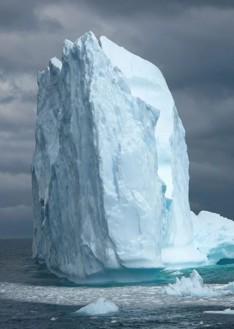 Большой кусок льда