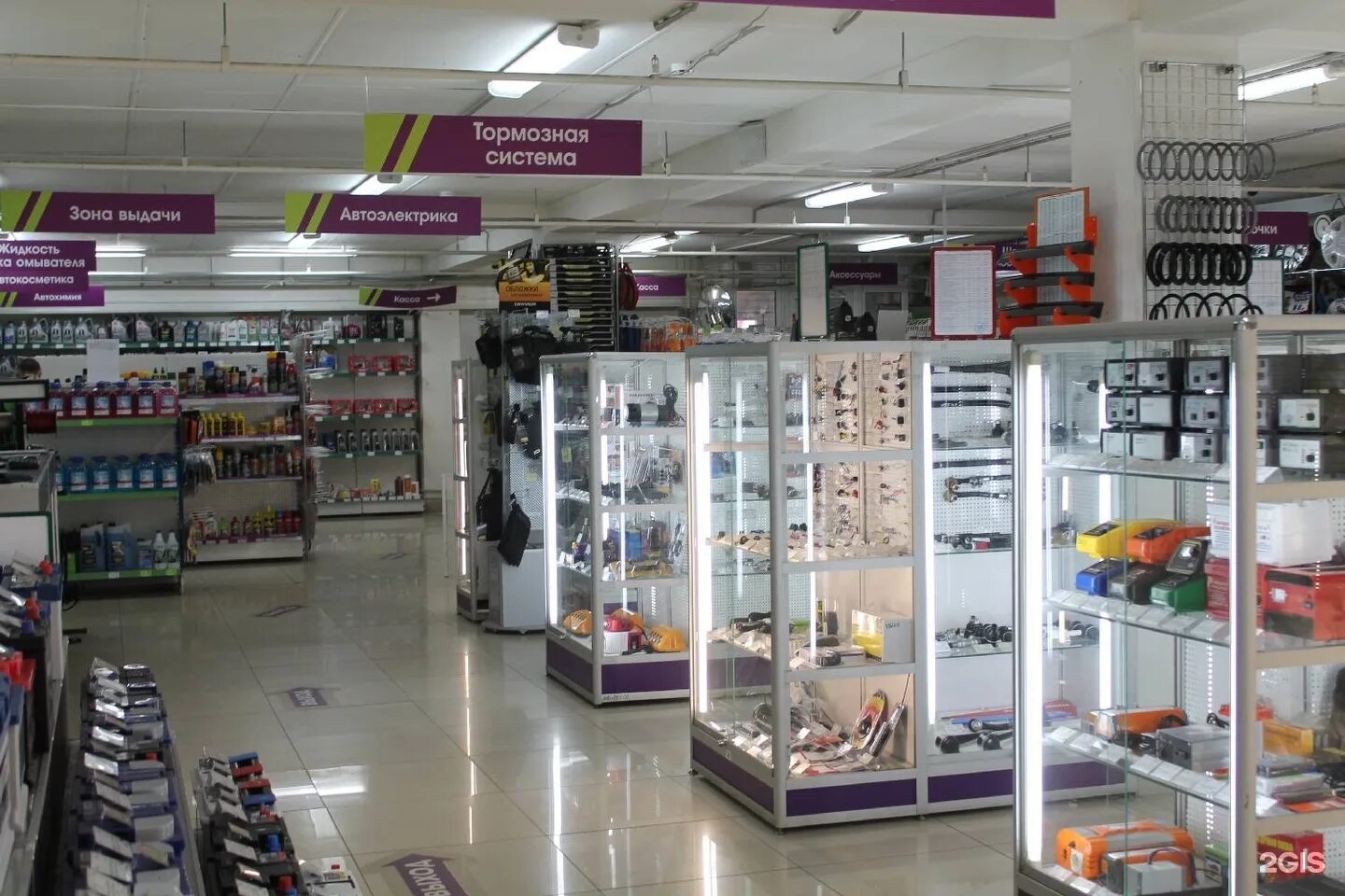 Работающие магазины в санкт петербурге. Движком колпино. Днс петербург. Четыре лапы магазин для животных спб. Магазин обуви балдинини трк питер.