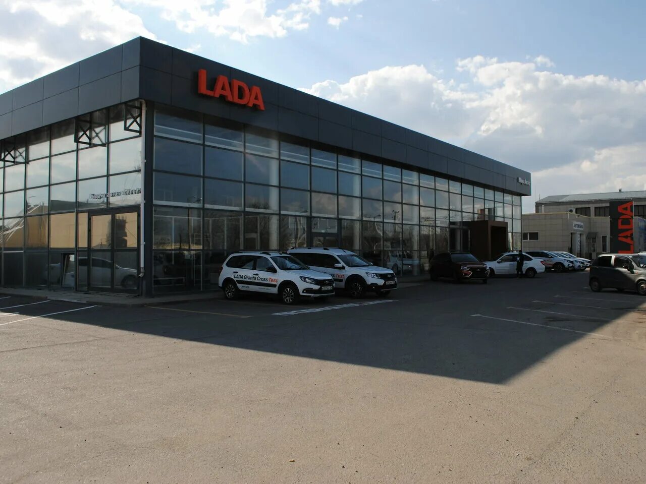 Мир авто ул пушкина 93а волжский фото LADA Vesta Sport Мир Авто Автосалон