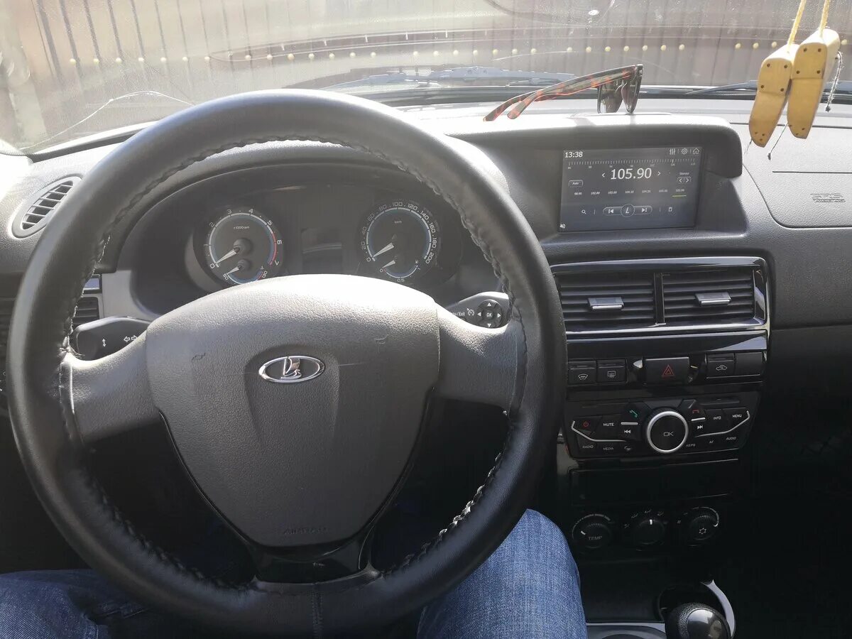 полный люкс. приора 2 хэтчбек салон. приора универсал люкс 2014 комплектация. приора 2 люкс. салон приора 2 люкс.