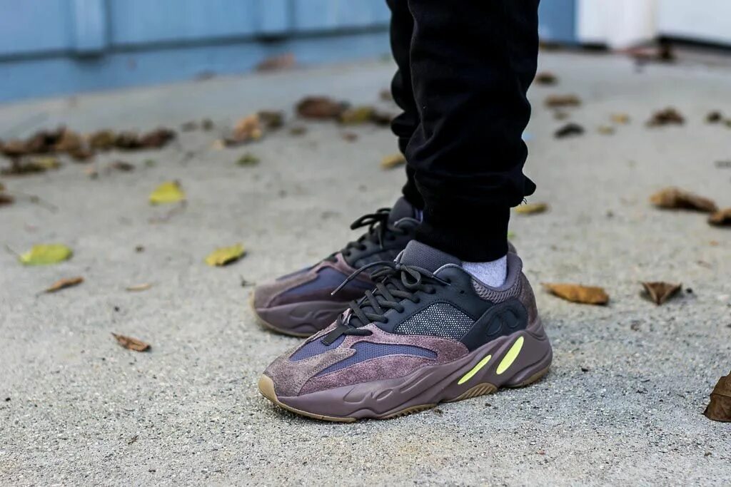 Adidas izi Boost 700. Adidas Yeezy Boost 700 Mauve. Адидас 700 Yeezy. Кроссовки adidas Yeezy Boost 700 Mauve. Буст 700 v3