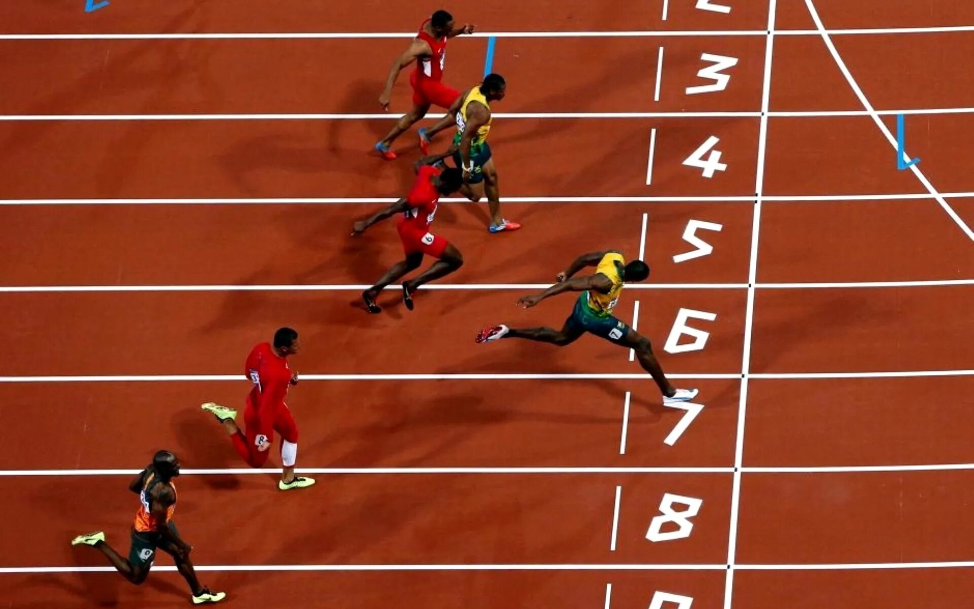 Фотофиниш в легкой атлетике. Финишный рывок. Спринтерский бег финиширование. Олимпийская чемпионка бегу 800 метров. Бег на 110 метров с барьерами.