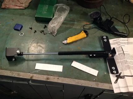 Газовые упоры капота круз