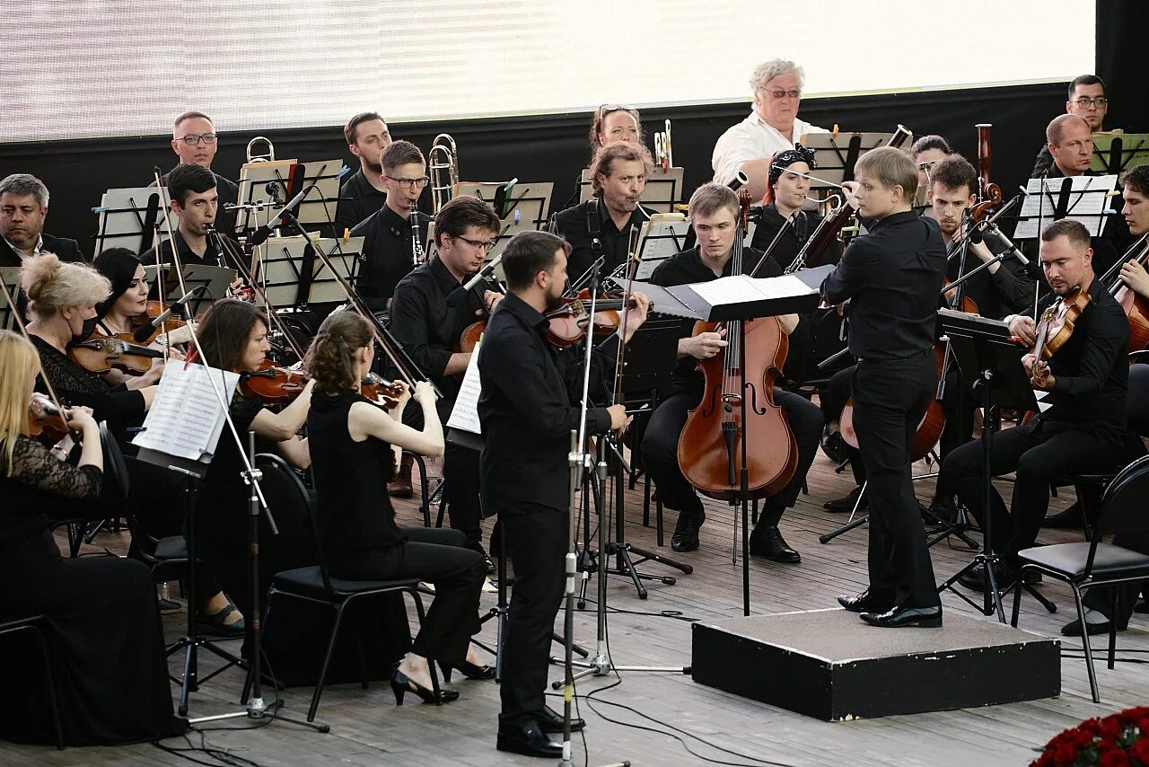 Концерт классика. Оркестр ростов филармония. Участники груммы настоящий оркестр ростов-на-дону. Джаз оркестр кима назаретова ростов 1999. Народный оркестр хурдоян.