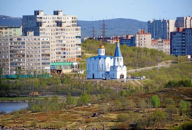 Мурманск храм на Семеновском. Мурманск храм на ул. Буркова. Спас на Водах Мурманск. Мурманск лето.