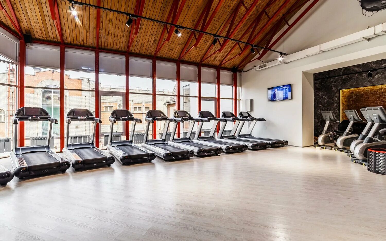 Тренажерные залы ярославль. Тренажерный зал хабаровск. Спортзал московский проспект ярославль. Тренажерный зал арзамас прайд. Тренажёрный зал переславль залесский.