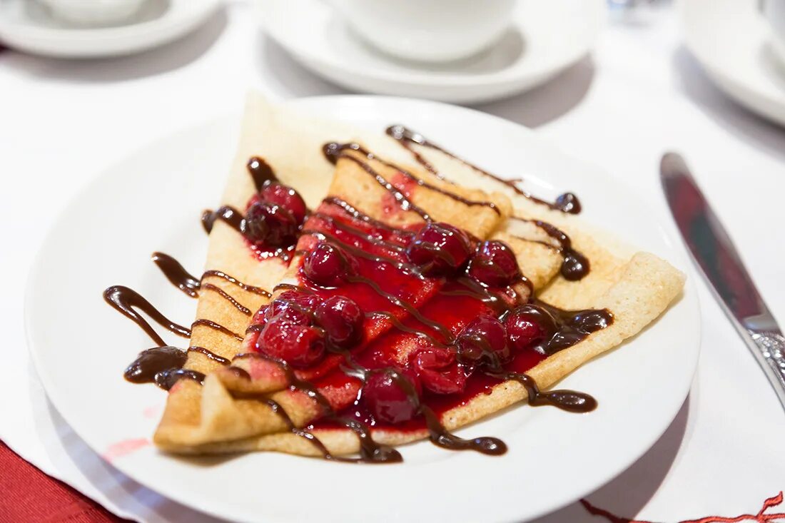 блины с вишней. блины с вишней. блины с повидлом. блины с вареньем. блины с вишней.