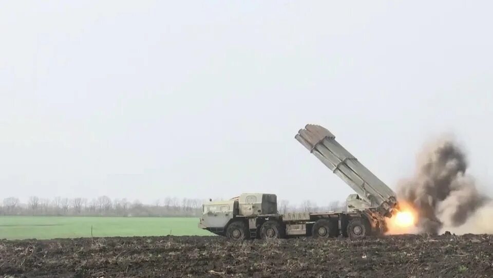 Система рсзо 9k58 смерч. Рсзо торнадо ракета. Рсзо торнадо ракета. Рсзо смерч мвсв. Смерч рсзо.