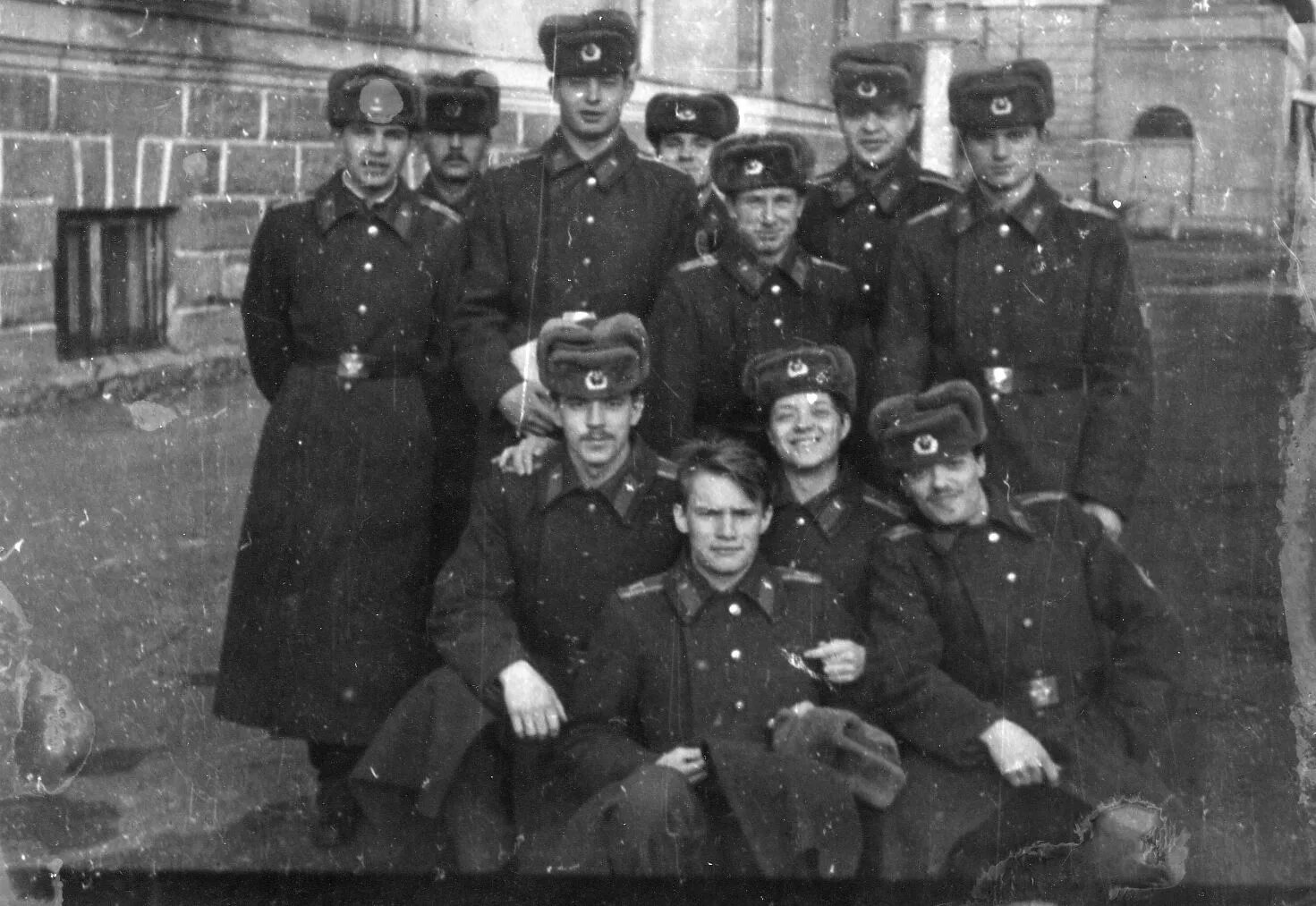 Комендантская рота 1980. Вч пп95613. Комендантская рота. Тимур кантемиров прапорщик. Двваиу низовцев.