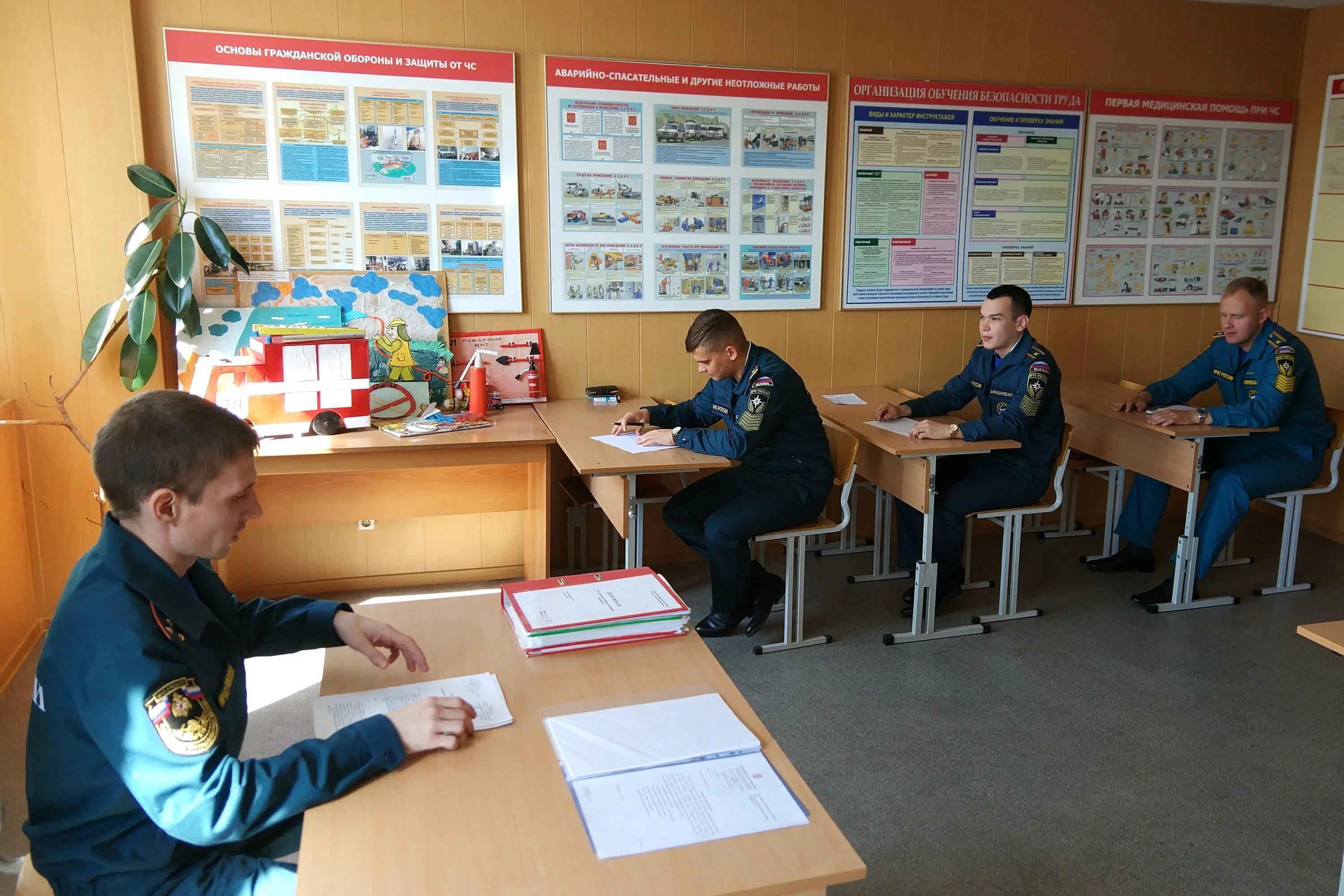 офицеры цсоор лидер. стажировка в пожарной части. санкт-петербургский пгс мчс. кто такой стажер в мчс. аттестация мчс.
