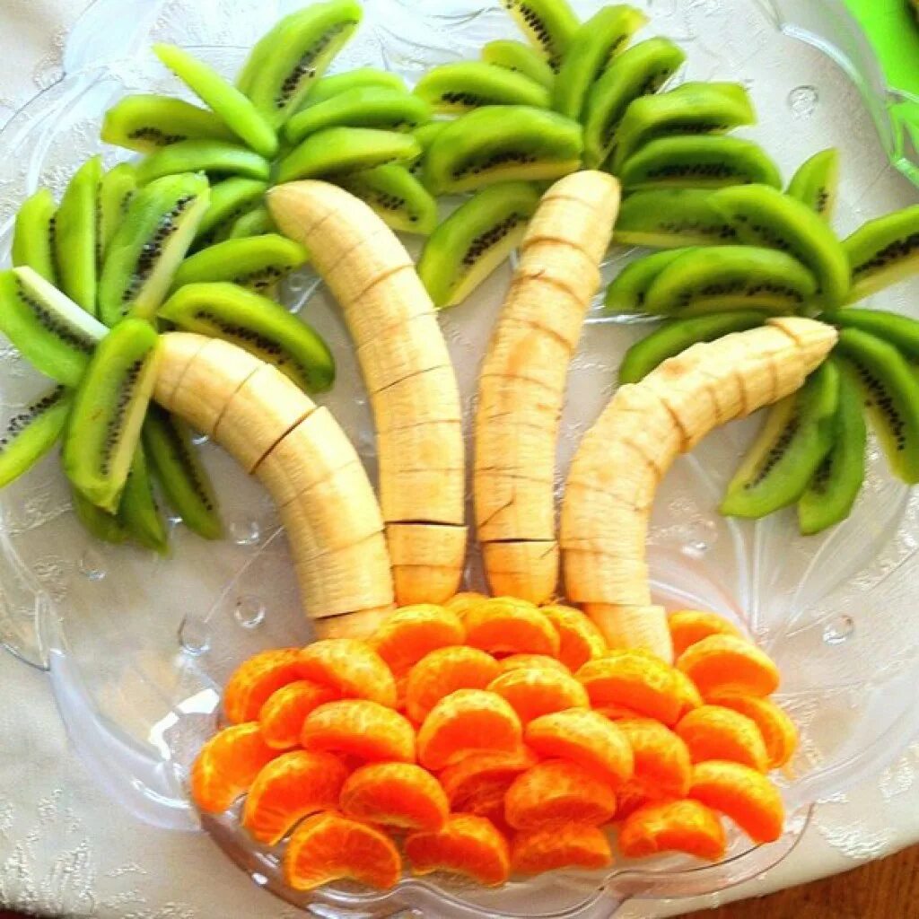 нарезанные фрукты. как нарезать фрукты на стол. фруктовая нарезка. как нарезать фрукты на стол. как нарезать фрукты на стол.