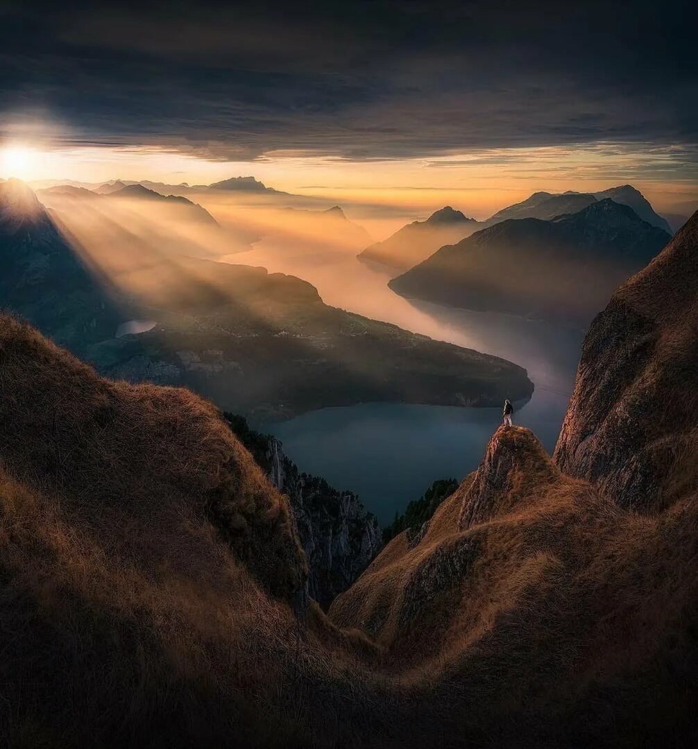 Вершина горы. Радуга в горах. Moraine lake canada. Величество природы. Рассвет в горах.
