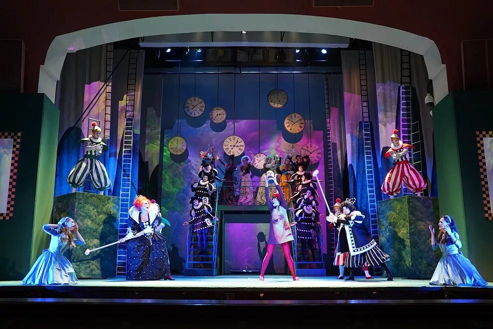 Детский музыкальный театр зазеркалье санкт-петербург. Театр зазеркалье санкт-петербург. Сайт зазеркалье санкт петербург. Зал театра зазеркалье санкт-петербург. Сайт зазеркалье санкт петербург.