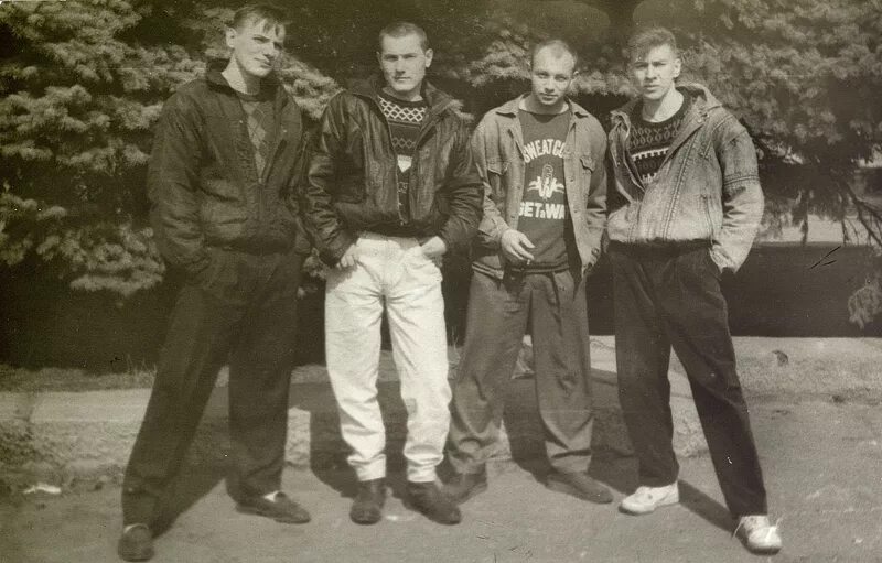 пацаны 90 годов. пацаны 90 годов. парни из 90-х. одежда 90-х годов бандитские. дети 90 сериал.