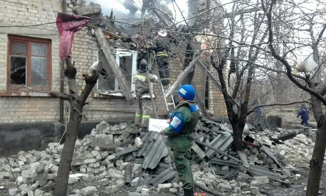 Обстрел мирных жителей в ЛНР. Днр мирные жители