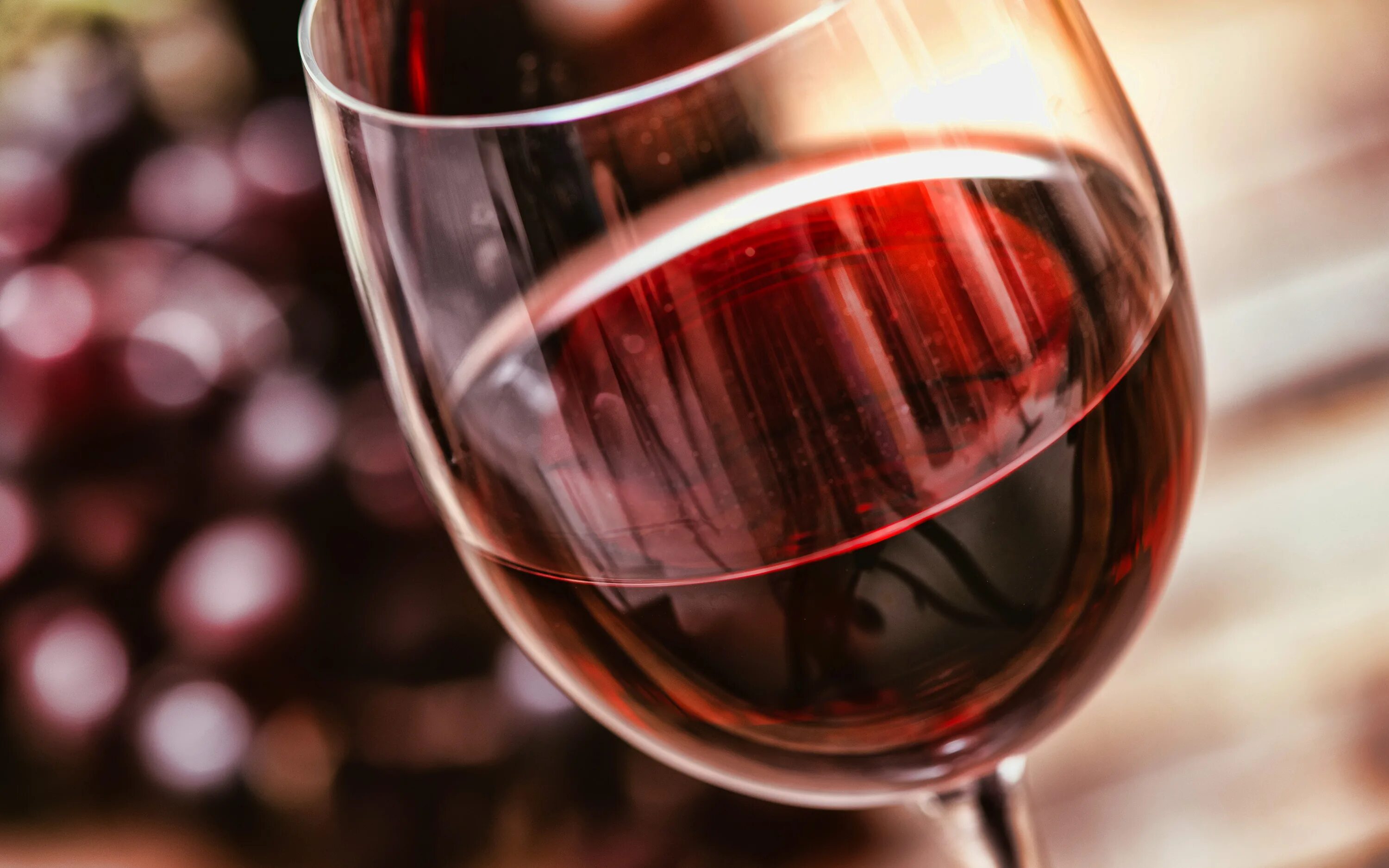 Вино красивые фото. Красное вино. Красное вино в бокале. Бокал красного вина. Бокал с вином.