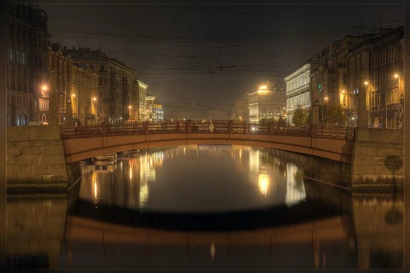фонарь канал. ночь улица фонарь аптека петербург. ночь улица фонарь аптека. пейзаж города фото. красивые старинные мосты.