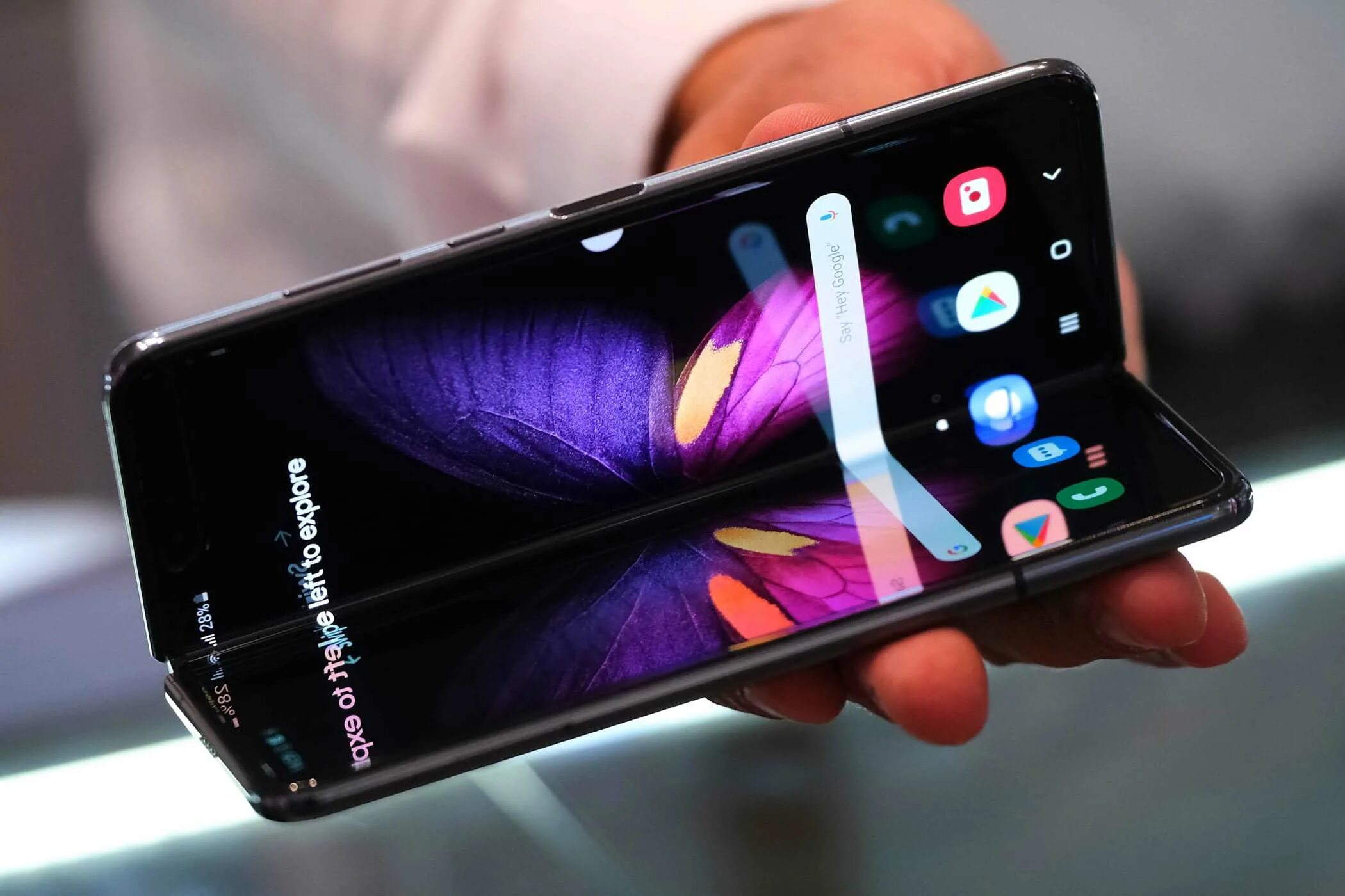 Какой смартфон купить в 2024 в россии. Новый самсунг 2022. Samsung Galaxy Fold 2022. Самсунг складной смартфон 2022. Новый самсунг 2019 Fold.