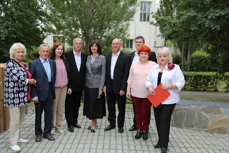 улица кирова озерск. дворец озёрск. озерск памятник первостроителям. памятник строителям озёрска. дк строителей озерск челябинская.