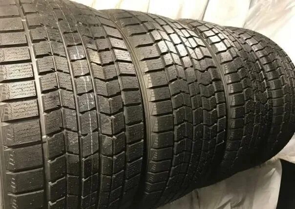 Купить б у резину 265. Dunlop Graspic ds2. Резина зимняя Dunlop липучка 245/40/19. Резина липучка Dunlop Graspic DS 2. Данлоп Граспик r19.