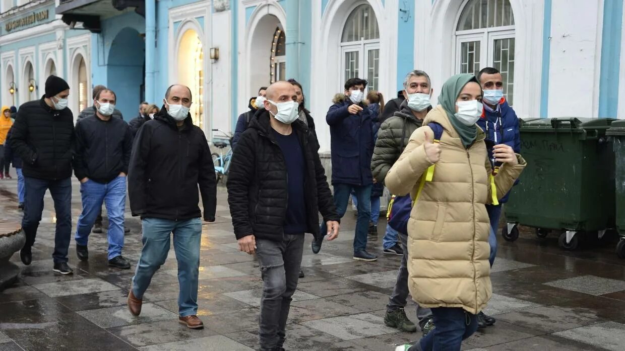 Локдаун в Москве. Локдаун Москва ноябрь 2021. Беглов на остановке. Москвичи идут экскурсия. Последние новости дня в москве