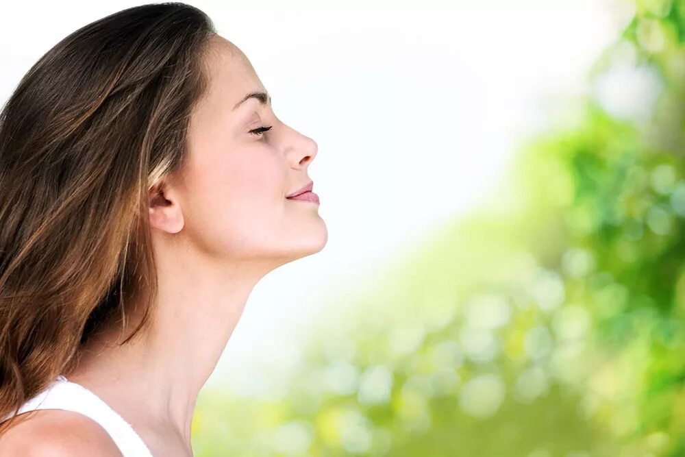 креативные карикатуры. радостный нос. девушка улыбается счастливая. красивая улыбка девушки. радостный нос.