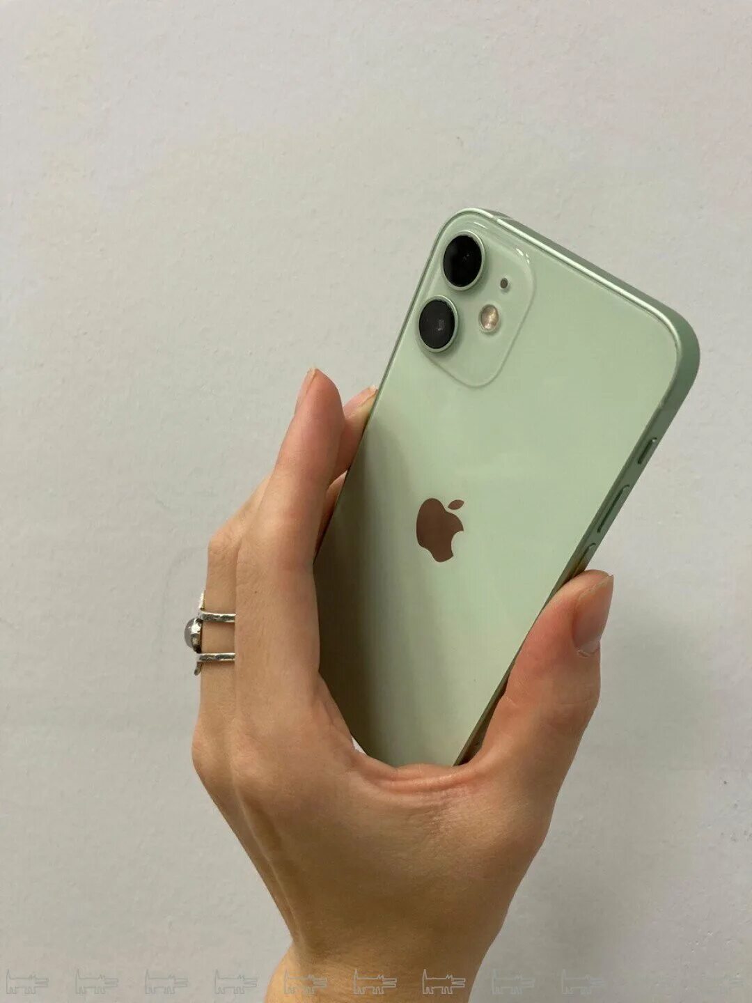 Как выглядит айфон 12 мини в руке iPhone 12, 256 ГБ купить в Москве Электроника Авито