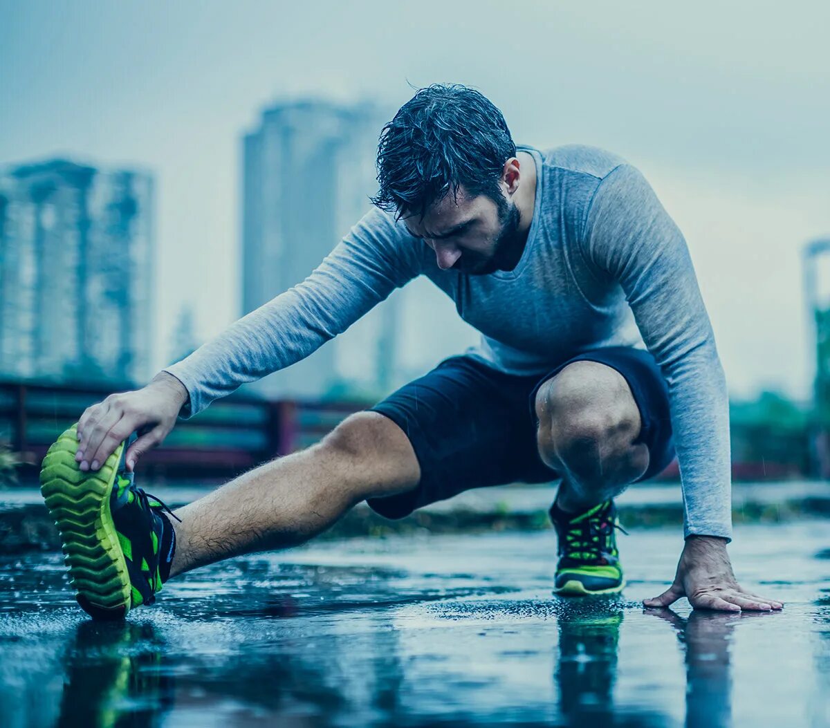 Stretch men. Спортивные парни. Мужчина спорт. Спортивная одежда для мужчин. Мотивация к спорту для мужчин.