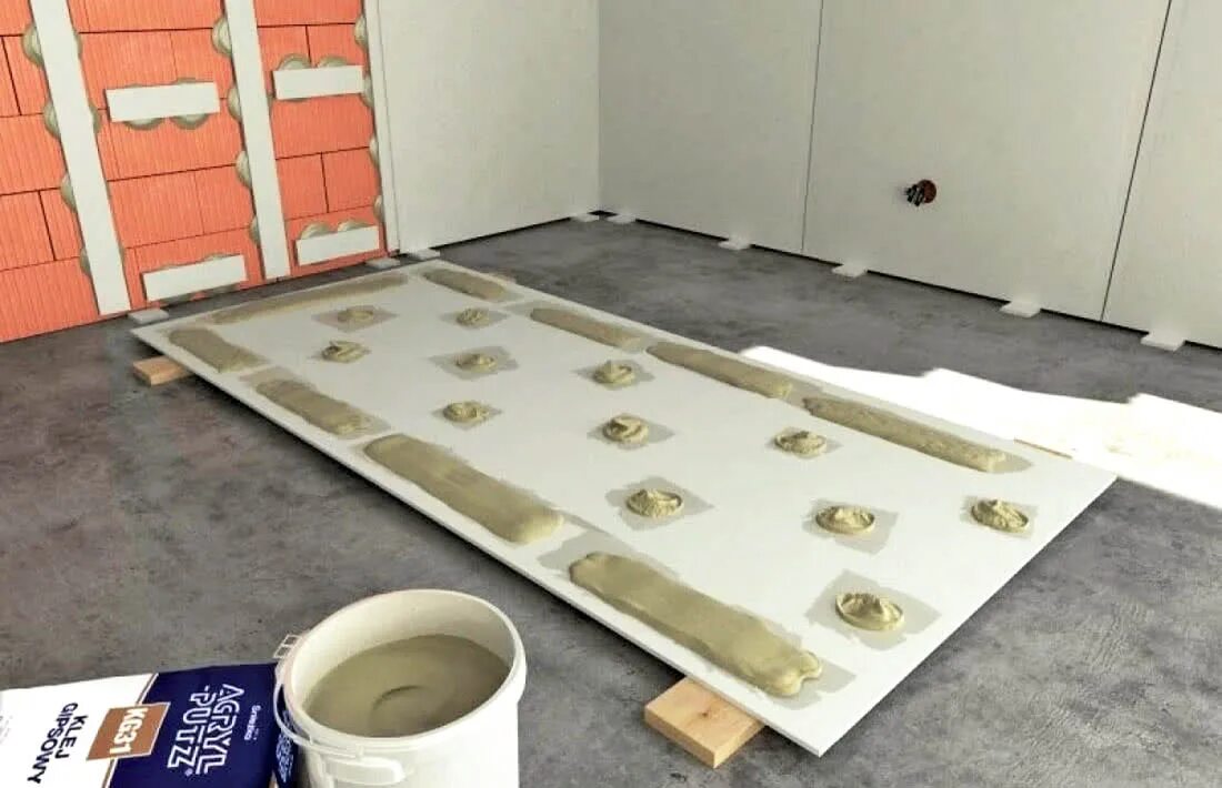 Клей для гипсокартона. Обшивка стен гипсокартоном без каркаса. Монтаж гкл на клей. Можно ли приклеить гипсокартон к стене. Клей для гипсокартона на стену.