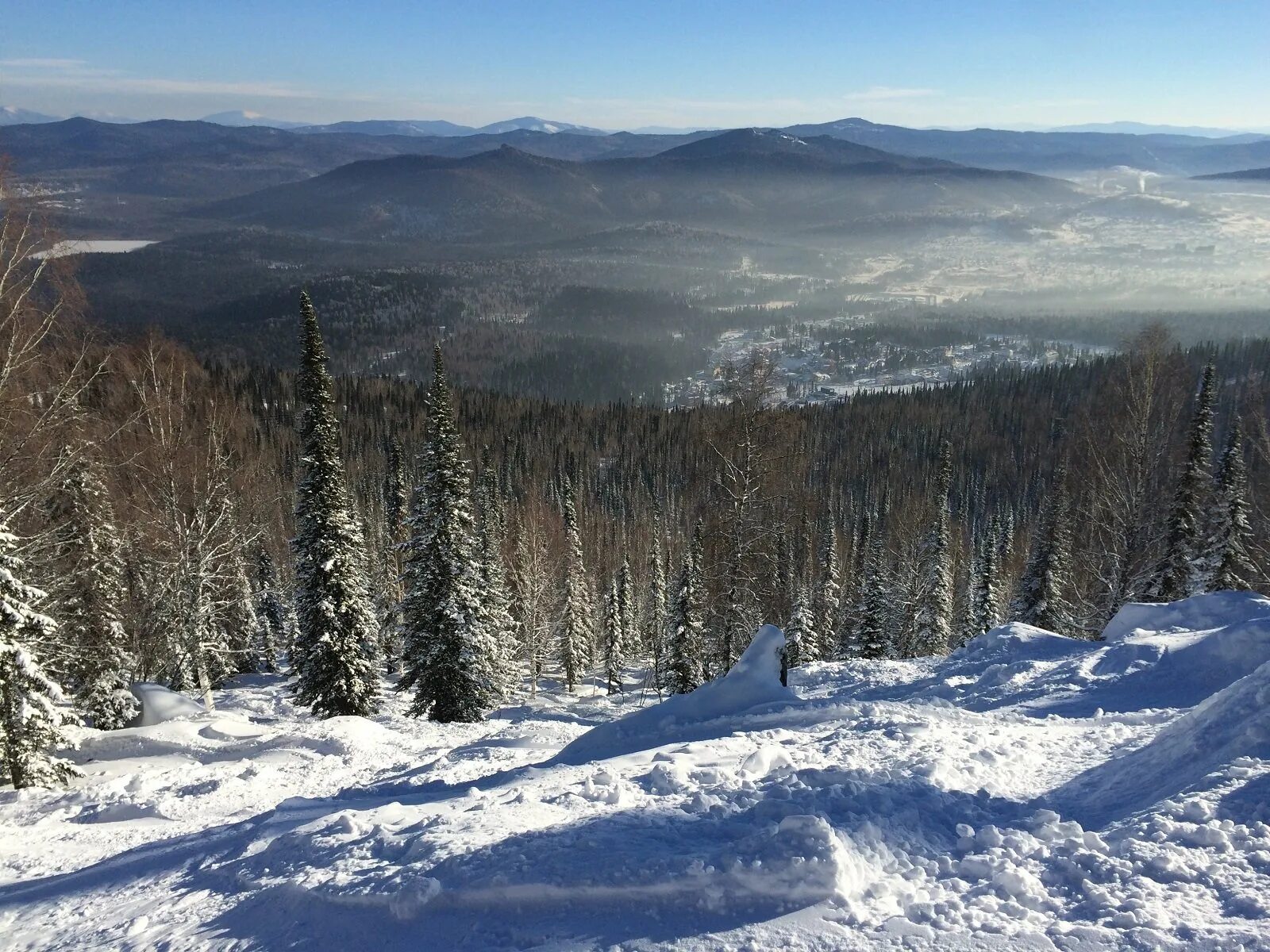 Кемеровская область горы шерегеш. Гора зеленая шерегеш. Шерегеш горнолыжный курорт высота горы. Горная шория шерегеш курорт. Гора мустаг шерегеш.