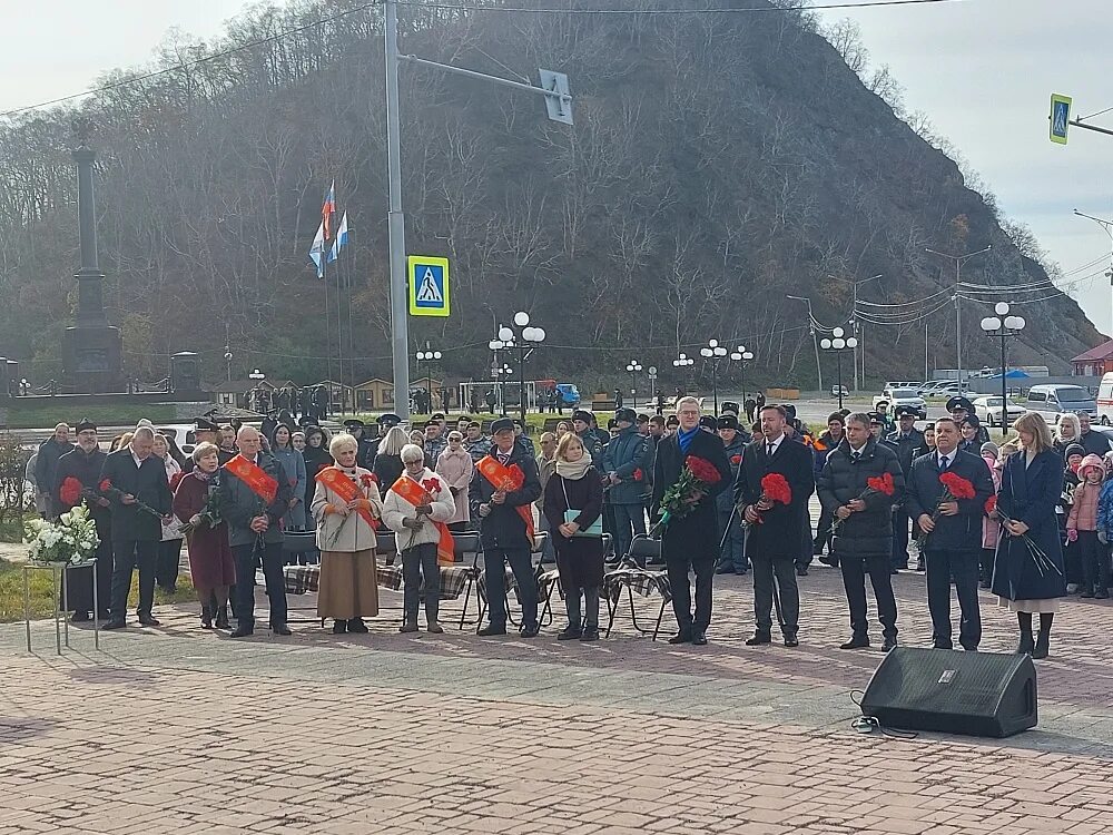 Парад победы 2021 петропавловск камчатский. Мелитопольский муниципальный оркестр. Петропавловская камчатка. День города петропавловск-камчатский. Первомай в екатеринбурге 2024.