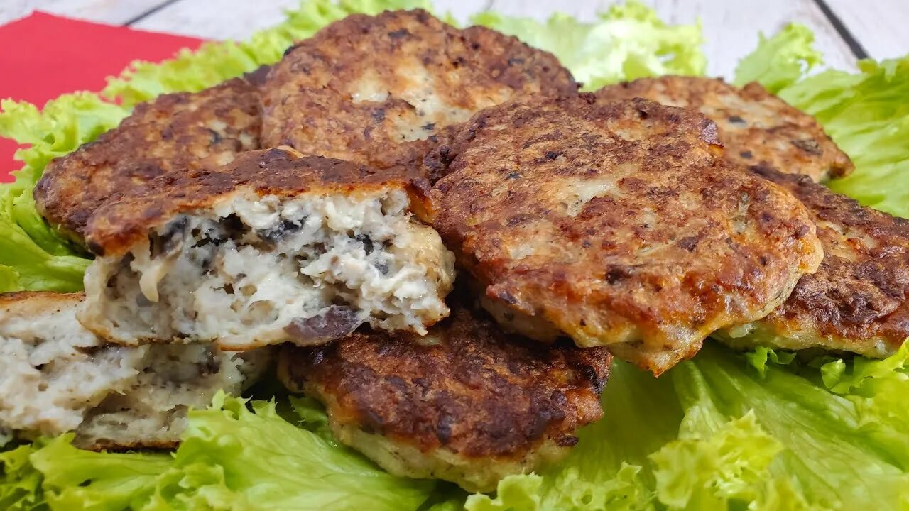 Оладушки из куриной грудки. Оладушки на скорую руку. Котлеты куриные оладушки. Оладушки из фарша мясного. Оладьи из фарша.