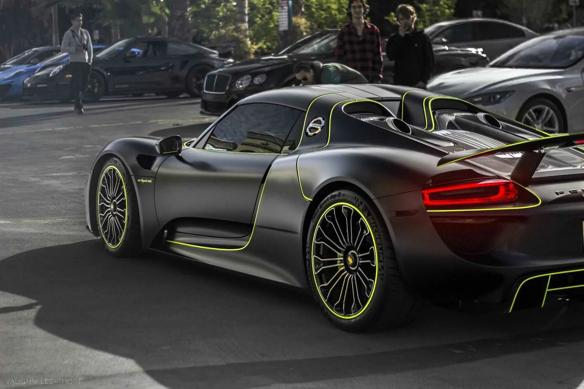 Porsche 918 цены. Porshe 918 Spyder. Porsche 918 Спайдер. Порше 918 Spyder черный. Порше 918 Spyder новый.