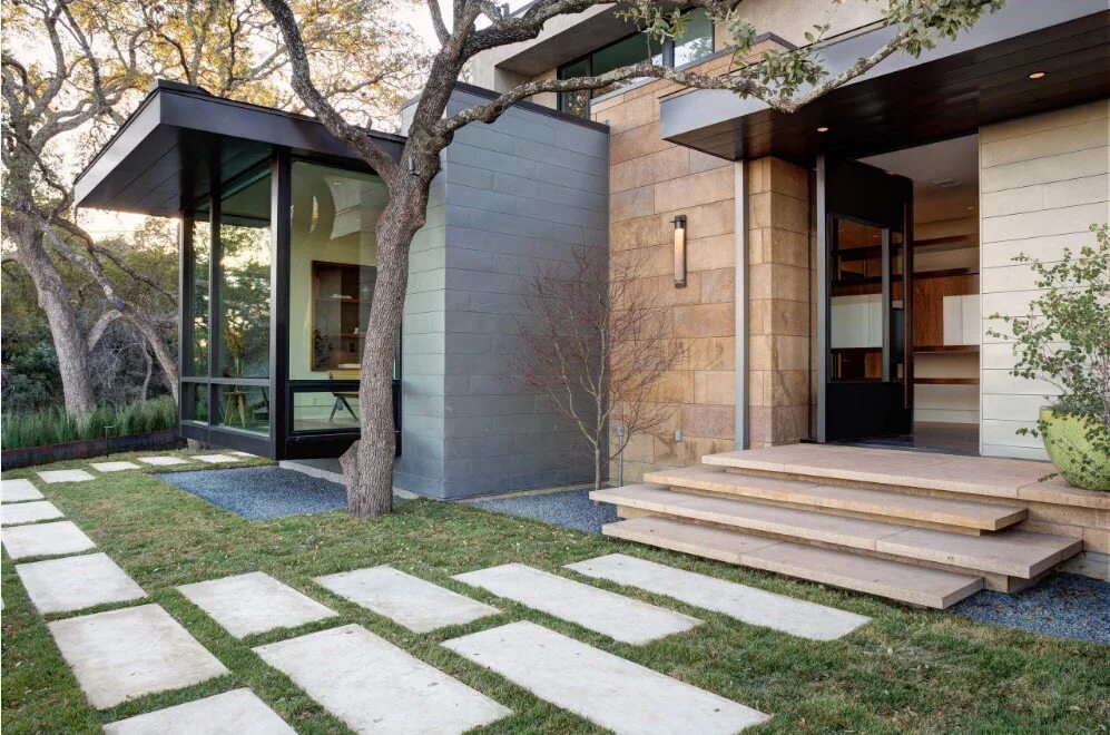 Крыльцо в загородном доме. Красивое крыльцо к дому. Красивое высокое крыльцо. Современное крыльцо дома. Красивые входные группы.