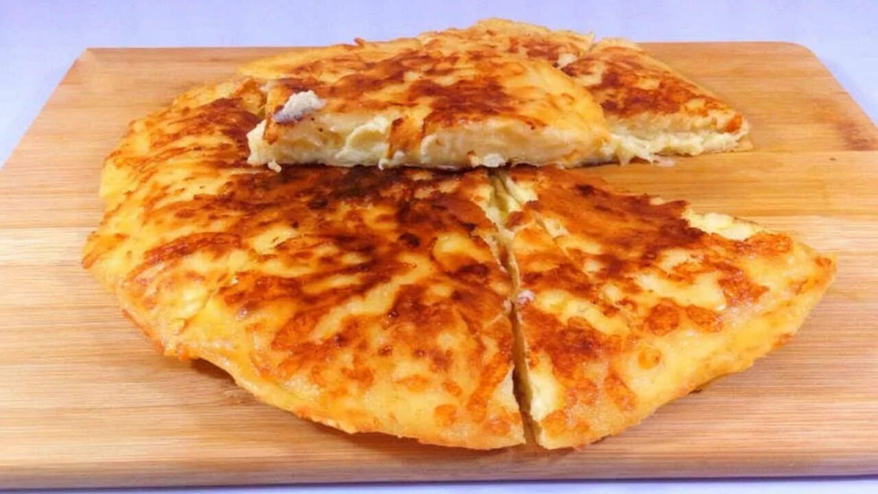 Ленивый хачапури. Хачапури с сыром на сковороде. Хачапури с сыром сметаной рецепт. Ленивые хачапури (сырные лепешки). Тбилисские хачапури.