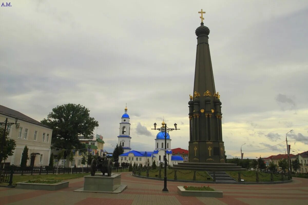 Проект малоярославец. Стела город воинской славы малоярославец. малоярославец стелла воинской славы. монумент славы малоярославец. малоярославец город воинской славы.
