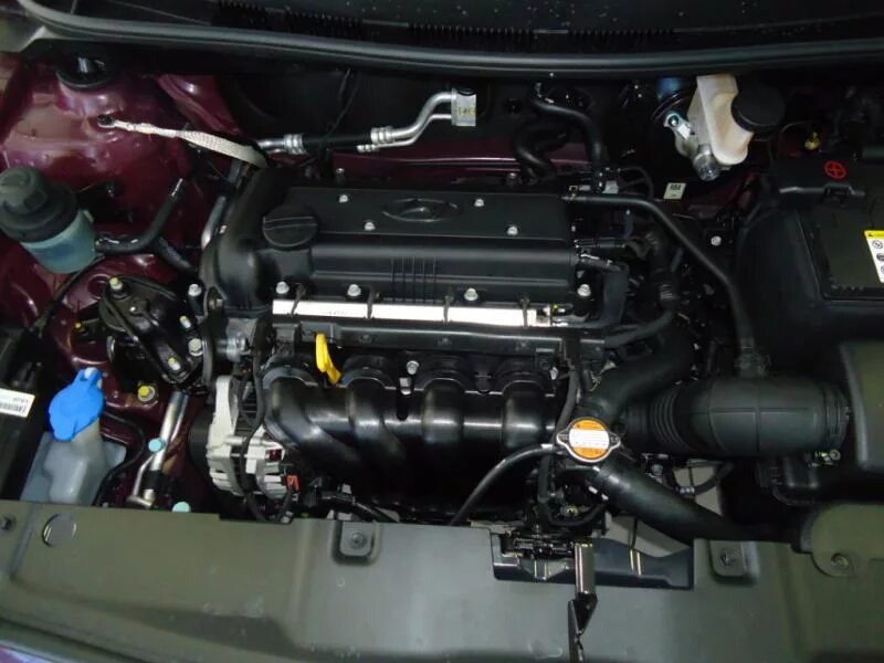 Хендай солярис 2011 двигатель. Hyundai Solaris моторный отсек. Моторный отсек Солярис 1.6. Моторный отсек Солярис 1 1.6. Моторный отсек Хендай Солярис 2012.