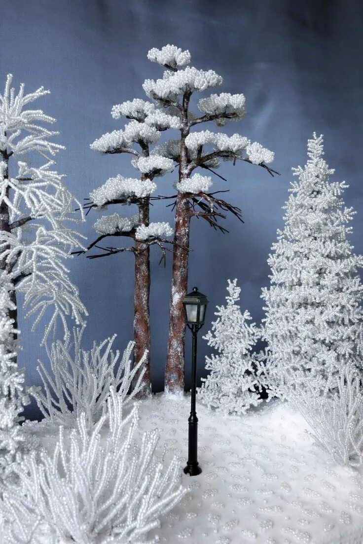 Поделки на тему зима. Как сделать зимнюю композицию. Новогодняя композиция месяц. Новогодние поделки в садик. Новогодняя композиция из веток.