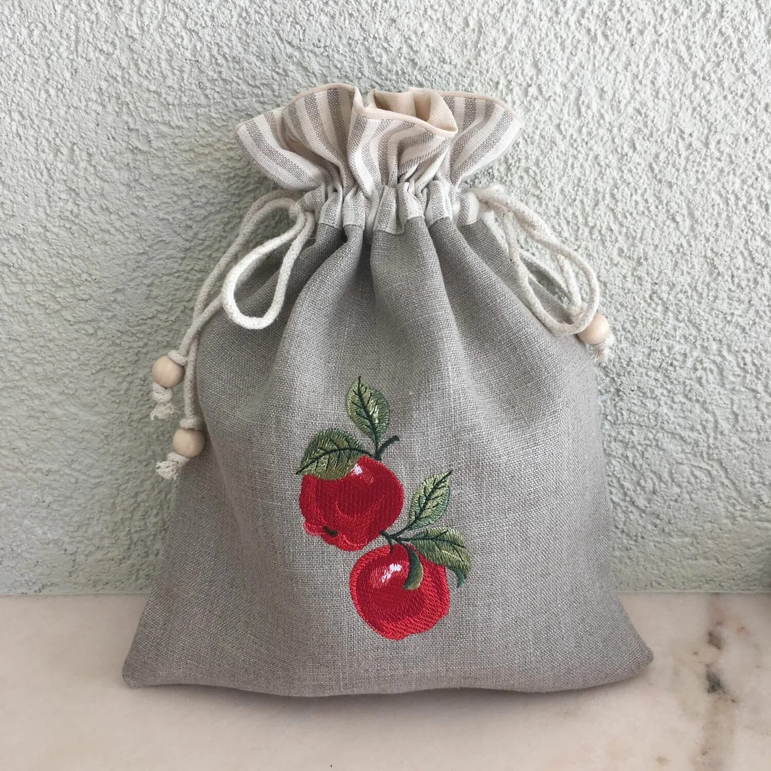 Тканевые мешочки. Подарочные мешочки из мешковины. Тканевые мешочки. Тканевые мешочки. Мешочки для подарков маленькие.