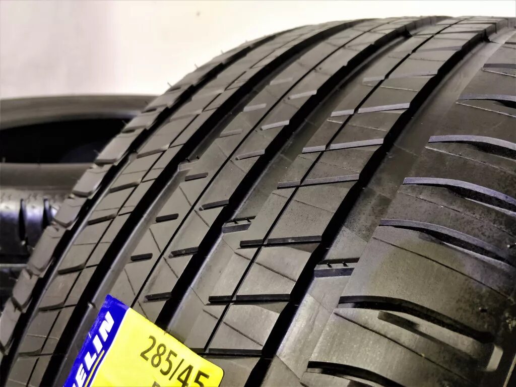 Летние шины michelin latitude. Michelin Latitude Sport 255/55 r18. Michelin Latitude Sport 3. Michelin Latitude Sport 3 255/50 r19. Michelin Latitude Sport 3 285/45 r19.