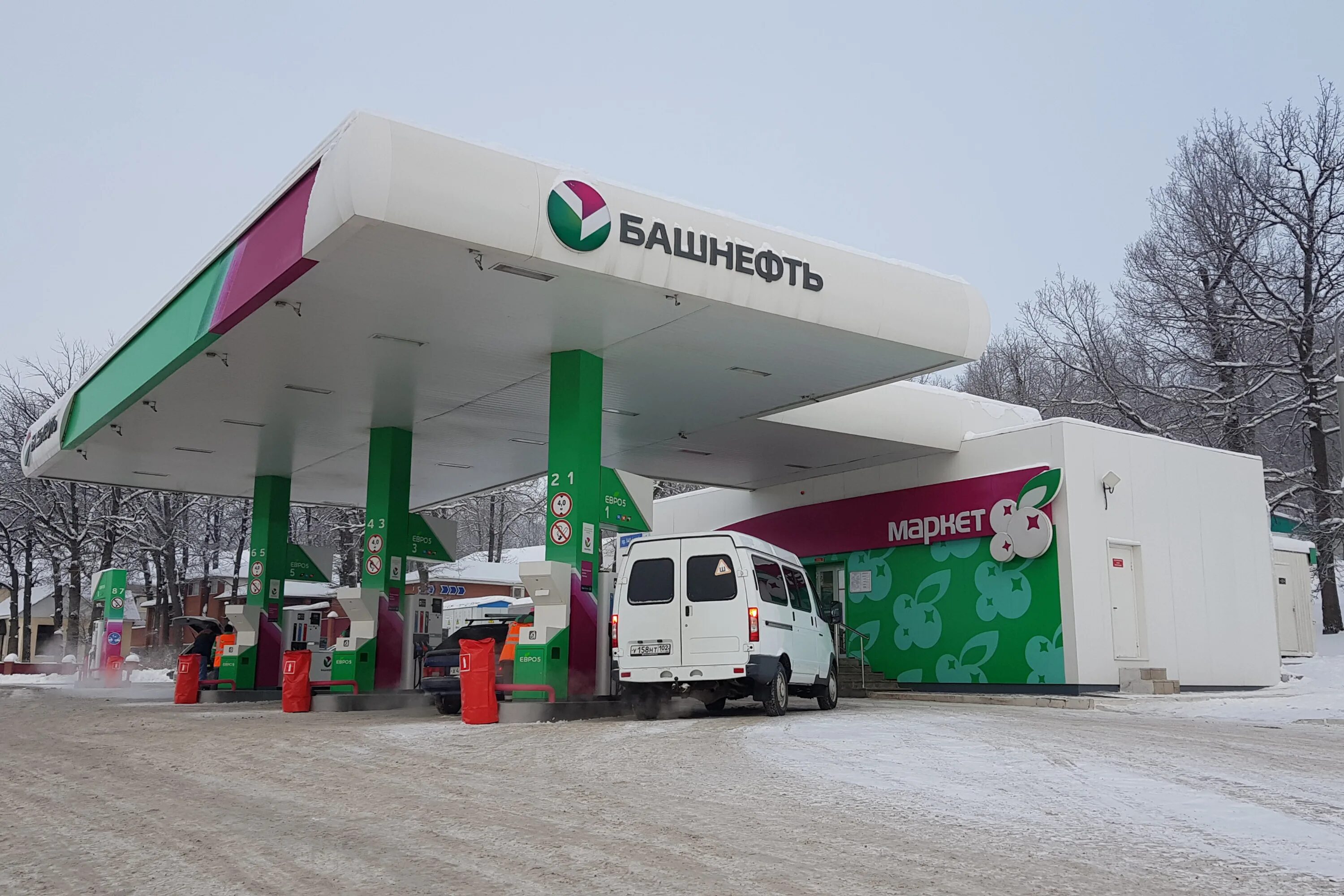 Современные азс лукойл-уралнефтепродукт 2022. Советские автозаправочные станции. Стерлибашевский тракт стерлитамак. Башнефть стерлитамак. Башнефть оренбург.