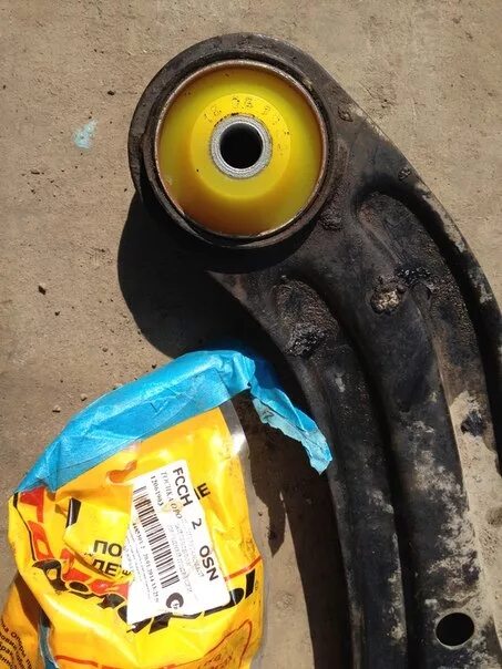 Сайлентблок hyundai atos задний. 4. Сайлентблоки передних рычагов хендай гетц 1. Болт крепления переднего рычага хендай гетц. 4.