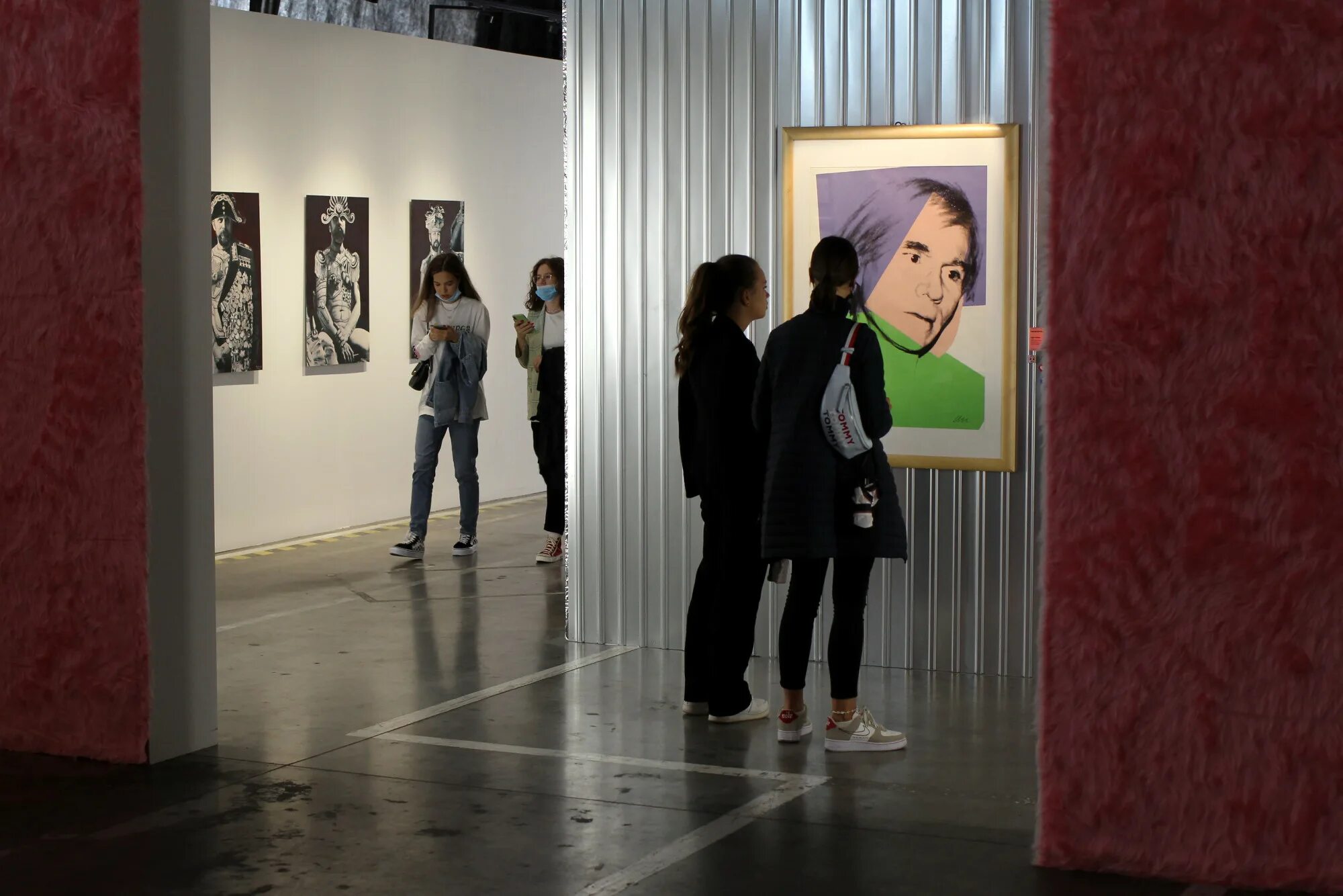 Уорхол севкабель. Энди уорхол выставка в москве. Выставка энди уорхола в москве 2020. Выставка энди уорхола в спб. Уорхол телевидение.