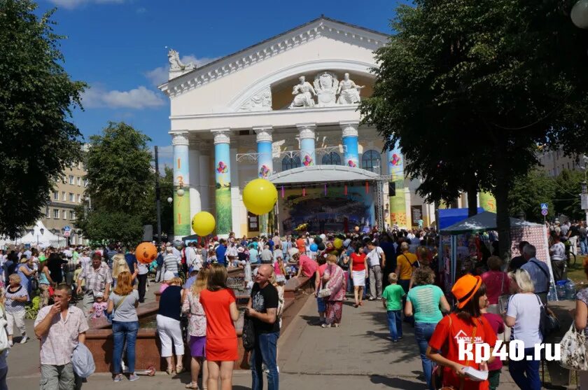 Группа город калуга. Театральная площадь калуга. театр калуга театральная площадь. калуга театральная площадь в 2014. театральная площадь калуга фото.